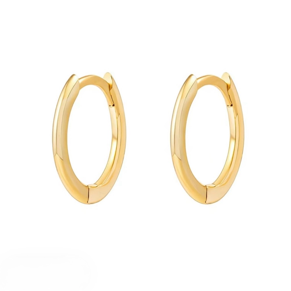 Mini Everyday Huggie Earrings - 10mm